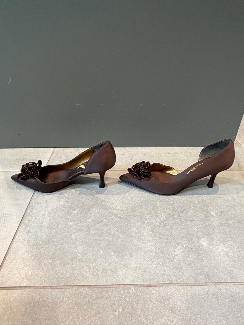 Nina Brown Satin Pointed-Toe Floral Beaded Women's Pumps 7.5 NWOT - Picture 7 of 17
